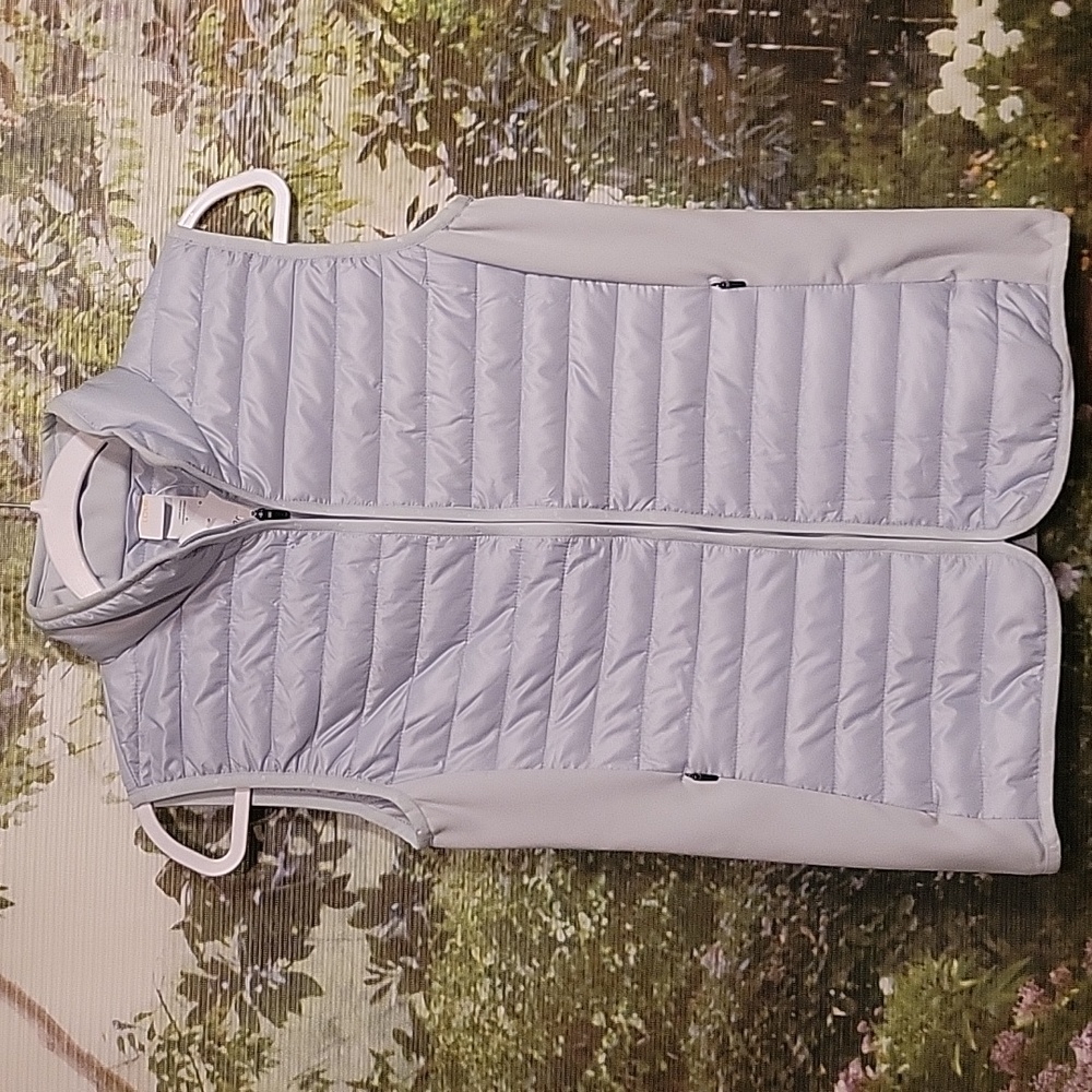 Packable puffer vest